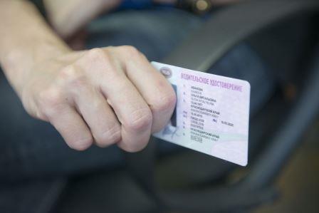 Обучение в автошколе: путь к получению водительских прав.